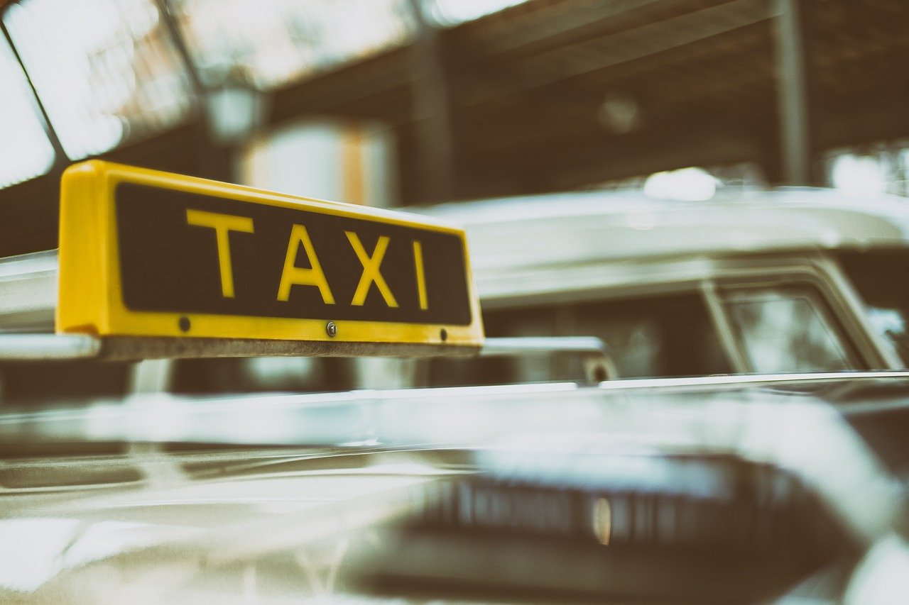 Beware! 8 Common Causes of Taxi Accidents in Cab Business