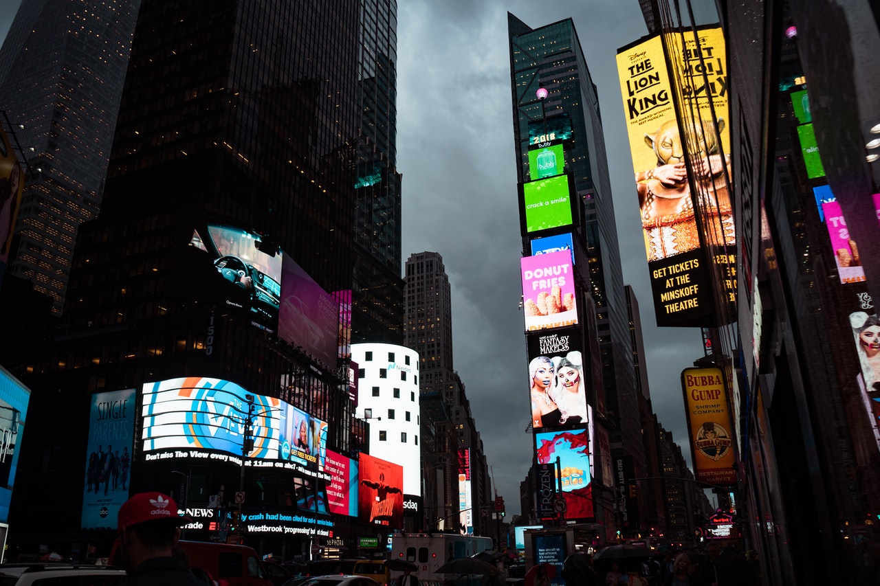 6 Powerful Digital Signage Benefits For Your Business Today