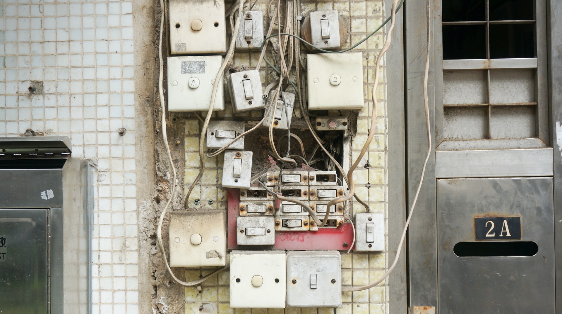 12 Common Electrical Wiring Problems and Their Solutions