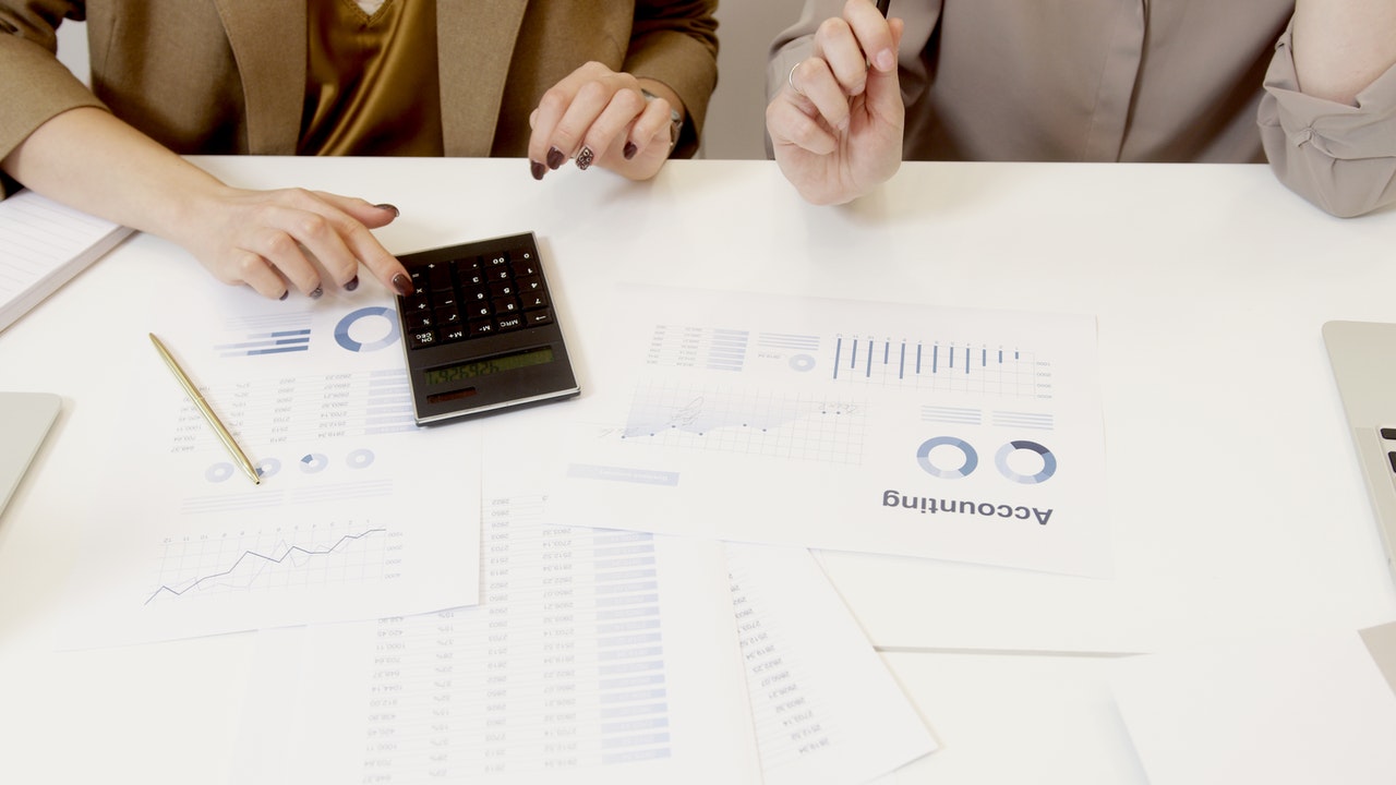 How to conduct the financial analysis of a business?