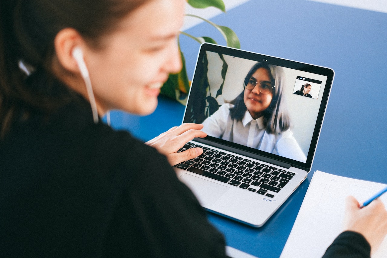 Start Virtual Meetings With A Small Talk