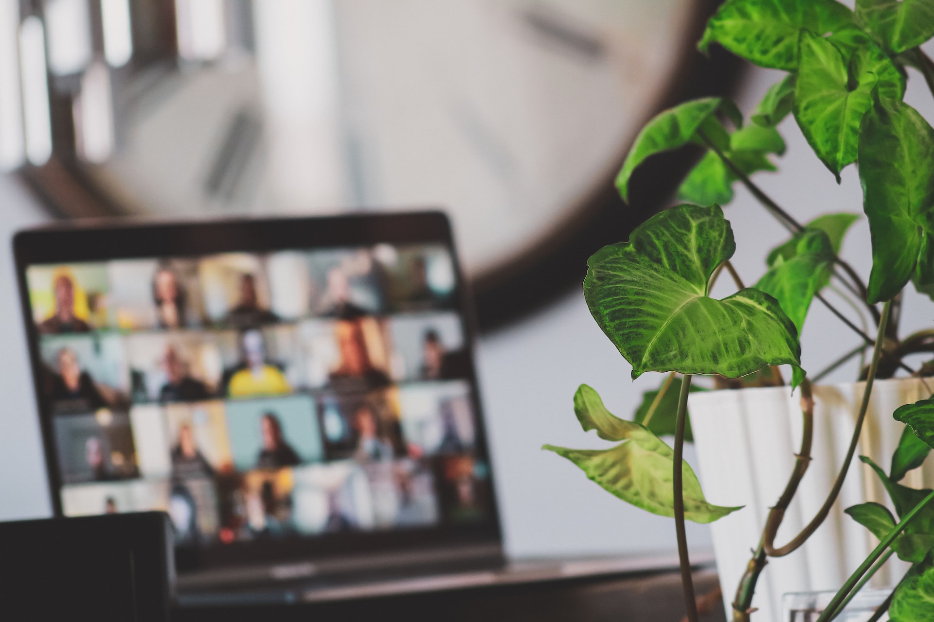 4 Remote Team Communication Strategies for Effective Work